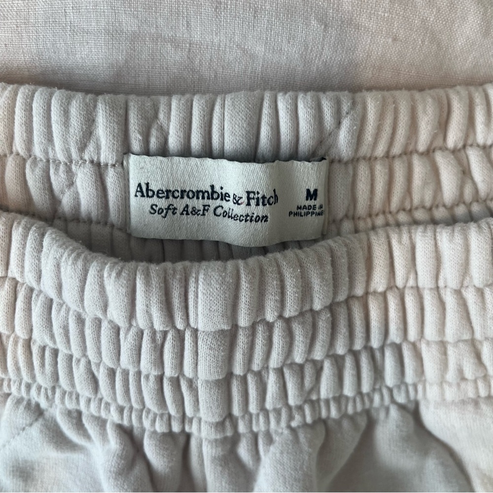 Abercrombie & Fitch High-Waist Quilted Shorts - Picture 3 of 4